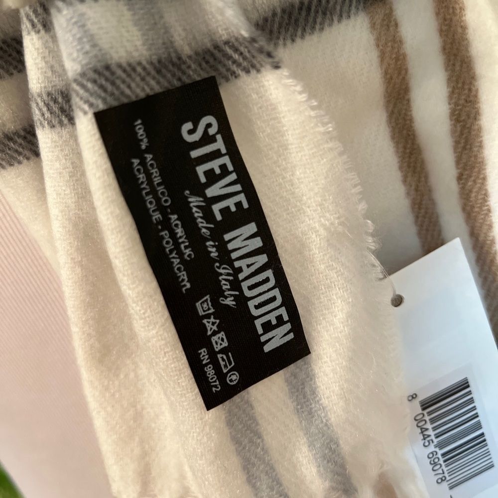 NWT Steve Madden Mid Weight Cozy Muffler Scarf with Fringe Ivory Gray Beige - Picture 6 of 7